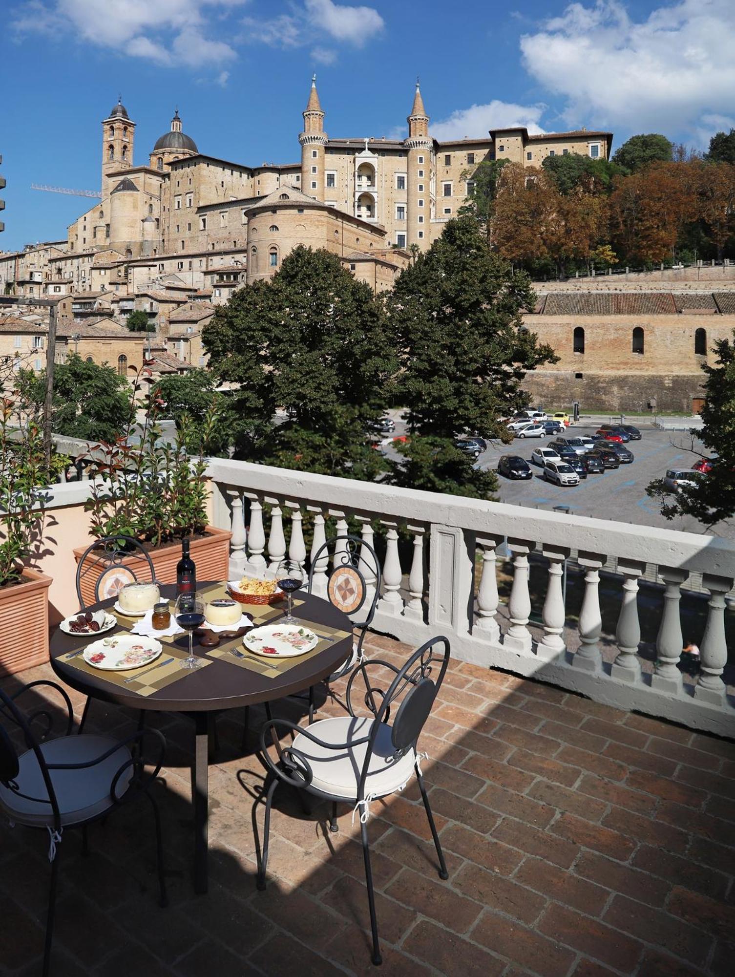 Balcone Sulle Meraviglie Urbino Bagian luar foto